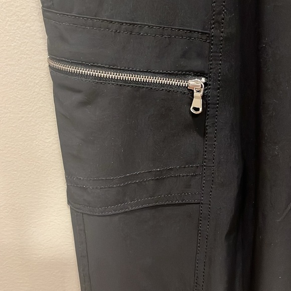 Chico’s Zenergy Black Jogger Pants Size 1 - Picture 3 of 8